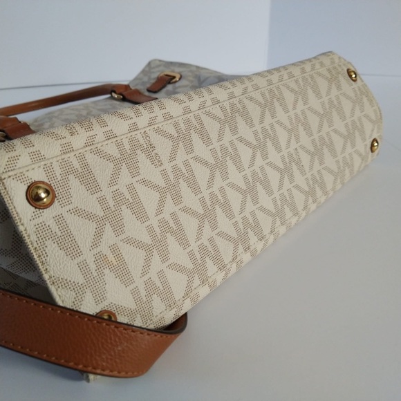 MICHAEL MICHAEL KORS
Large Vanilla Logo Printed Tote Bag - Picture 12 of 16